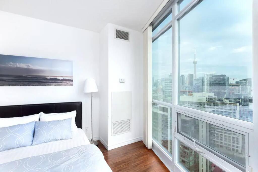 טורונטו Cozy Studio Apartment Cn Tower Lake Views מראה חיצוני תמונה